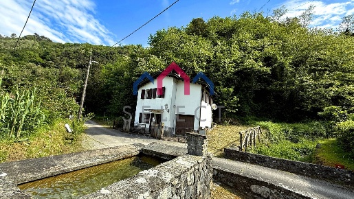 Foto Casa indipendente a Lucca Brancoleria di 96 m² con 3 locali in vendita