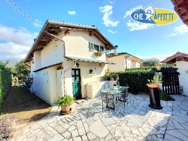 Foto Case indipendenti in Via Arginello, Pietrasanta di 75 m² con 4 locali