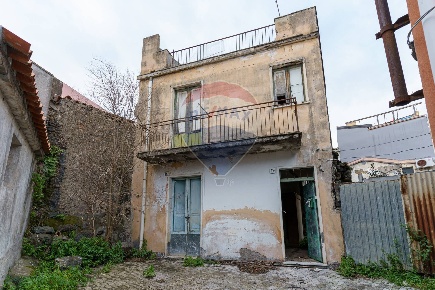 Foto Casa indipendente in via giuliani, Acireale Centro Storico di 160 m²