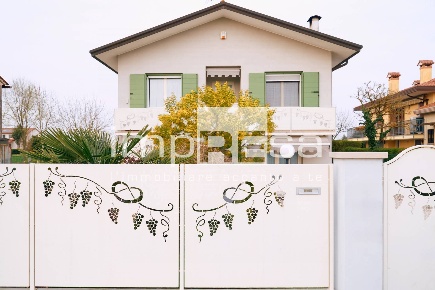 Foto Casa indipendente in via Roma, Meolo Centro di 102 m² con 4 locali