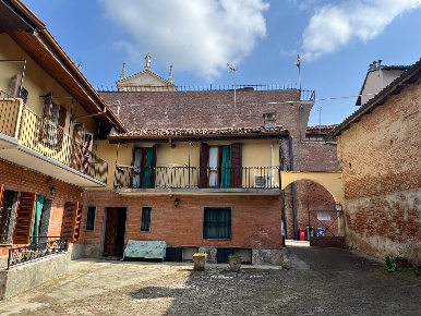 Foto Casa indipendente in via Maiocco, Scurzolengo di 320 m² con 17 locali