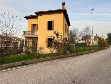 Foto Casa indipendente in via tevere 1, Feltre in vendita
