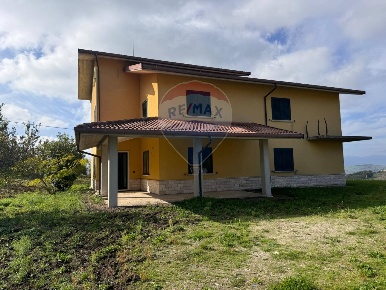 Foto Casa indipendente in Contrada Colle Pellegrino, Baranello in vendita