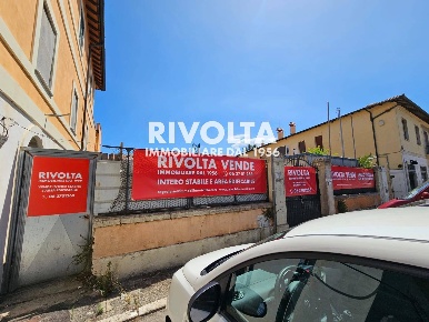 Foto Casa indipendente in piazza Mario Cortesini, Orbetello Centro