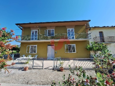 Foto Casa indipendente in Via Le Murate, Benevento di 295 m² con 10 locali