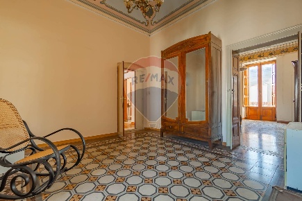 Foto Casa indipendente in VIA RUTIGLIANO, Adelfia di 218 m² con 6 locali