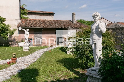 Foto Casa indipendente in Via della Madonna, Montereale Valcellina