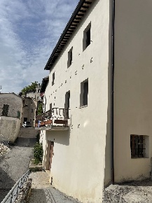 Foto Case semi ndipendenti in Sellano-Piaggia, Sellano di 190 m² in vendita