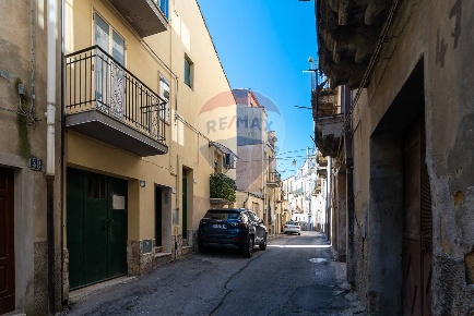 Foto Casa indipendente in VIA VESPRI, Caltagirone Centro in vendita