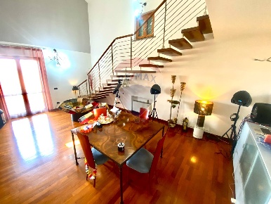 Foto Villa singola a Torre d'Isola di 270 m² con 5 locali in vendita