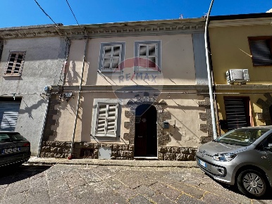 Foto Casa indipendente in Via Savagnolu 4, Ittiri di 304 m² con 8 locali