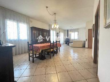 Foto Appartamento a Treviso Santa Bona Nuova di 230 m² con 9 locali