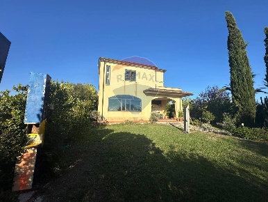 Foto Casa indipendente in C/da Roseto, Benevento San Vitale di 340 m²