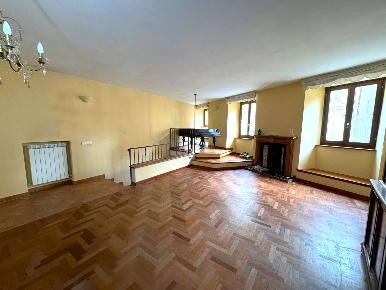 Foto Casa indipendente a Fermo di 280 m² con 8 locali in vendita