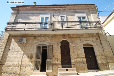 Foto Casa indipendente in Via Commerciale, Ururi di 188 m² con 6 locali
