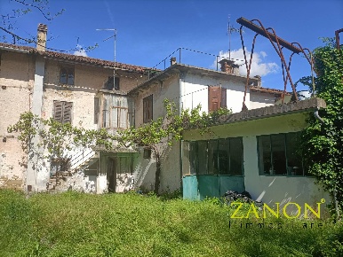 Foto Case semi ndipendenti in Via Zorutti, Capriva del Friuli in vendita