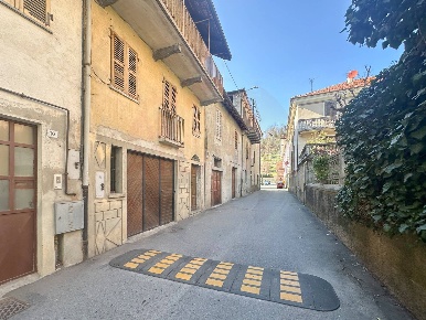 Foto Case semi ndipendenti in Via Verdi, Cortemilia di 120 m² con 7 locali
