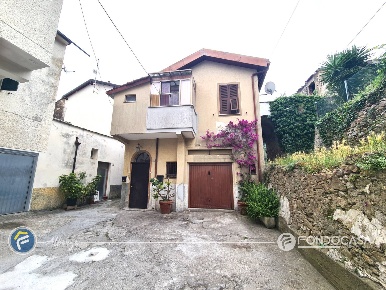 Foto Appartamento in Via Enrico Riva, Albenga San Fedele Lusignano di 60 m²