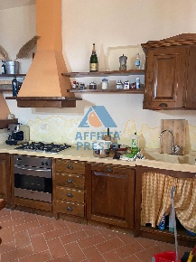 Foto Case indipendenti a Lamporecchio di 220 m² con 6 locali in affitto