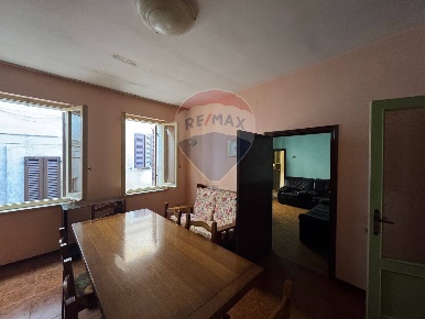Foto Case semi ndipendenti in Via Pietro Tamburini, Foligno di 172 m²