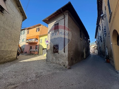 Foto Case semi ndipendenti in Via Pietro Tamburini, Foligno di 172 m²