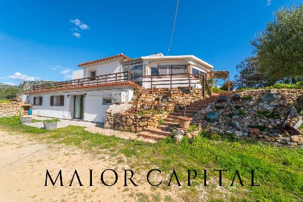 Foto Casa indipendente in Loc. Artucanu, Siniscola di 240 m² con 5 locali