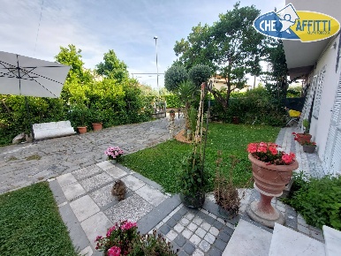 Foto Case indipendenti in via della gora, Pietrasanta di 90 m² con 3 locali