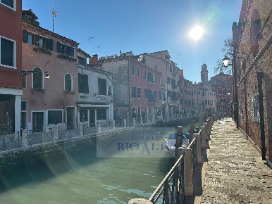 Foto Case semi ndipendenti a Venezia Santa Croce di 350 m² con 14 locali