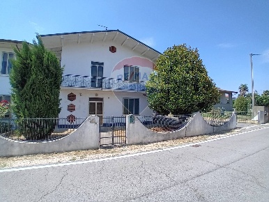 Foto Casa indipendente in Via 2 Febbraio, Riva del Po Berra di 839 m²