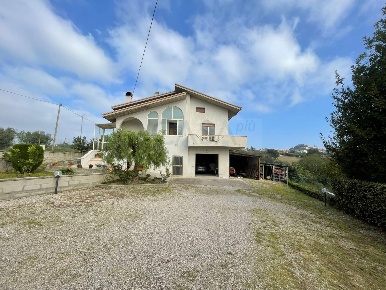 Foto Casa indipendente in Via Sant'Angelo, Colonnella di 494 m² in vendita