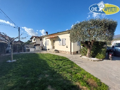 Foto Case indipendenti in Via pontenuovo, Pietrasanta di 90 m² con 4 locali