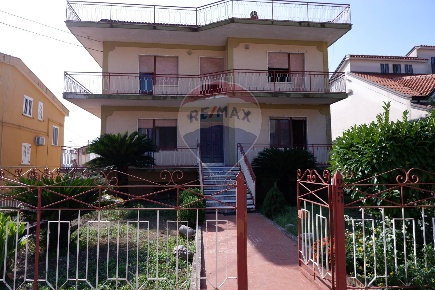 Foto Casa indipendente in Via Armando Diaz, Bellona Centro di 400 m²