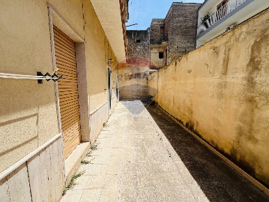 Foto Casa indipendente in Via Siracusa, Giarratana di 300 m² con 14 locali