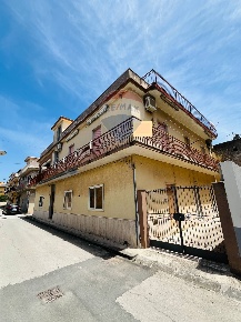 Foto Casa indipendente in Via Siracusa, Giarratana di 300 m² con 14 locali