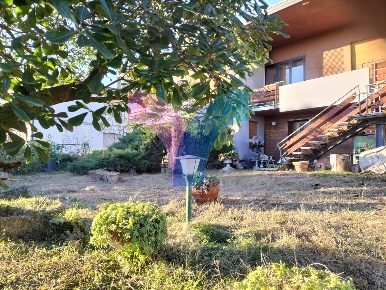 Foto Casa indipendente in Via F. K. Kennedy, Cornuda Centro di 268 m²