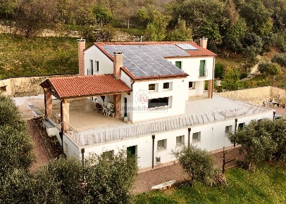 Foto Casa indipendente in VIA ROMA, Sarego Centro di 690 m² con 10 locali