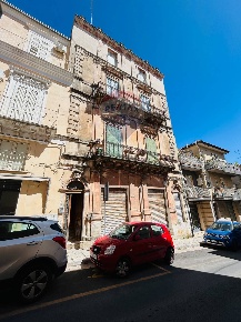 Foto Casa indipendente in corso vittorio veneto, Ragusa Centro di 600 m²