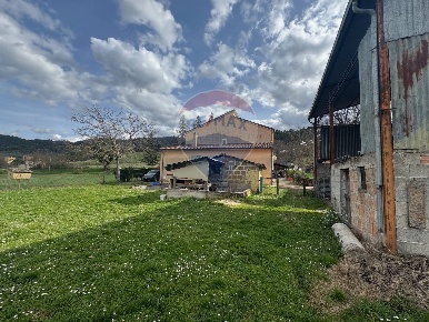 Foto Casa indipendente in Via Lenin, Spoleto di 581 m² con 12 locali