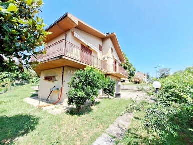 Foto Casa indipendente in Via Nazareno Fonticoli, Penne Centro di 220 m²