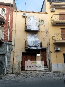 Foto Casa indipendente in via Polizzi, Collesano di 86 m² con 4 locali