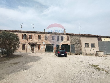 Foto Case semi ndipendenti in via Canalona, Jolanda di Savoia di 360 m²