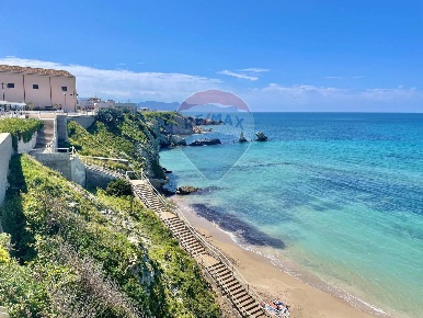 Foto Casa indipendente in Via Benedetto Saputo, Terrasini Centro di 139 m²