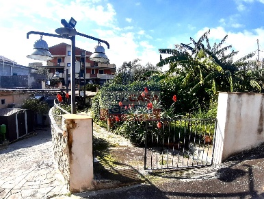 Foto Case semi ndipendenti in Via Consolare Valeria, Giardini-Naxos Centro