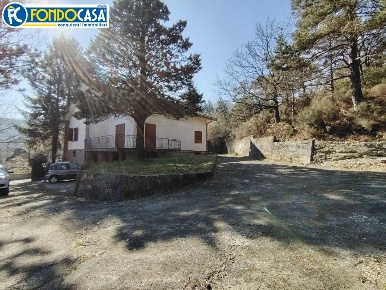 Foto Casa indipendente in Via Cavaliere Davide Vignolo, Pontinvrea Centro