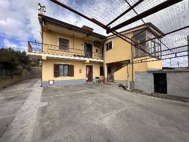 Foto Casa indipendente in Contrada Roccani, Simeri Crichi Roccani di 290 m²