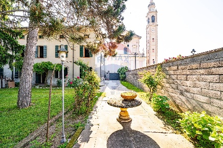 Foto Casa indipendente in Via Mentana, Viadana Cizzolo di 296 m² in vendita