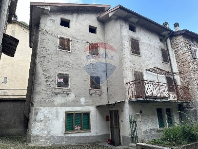 Foto Casa indipendente in XII Marzo 1921, Longarone in vendita