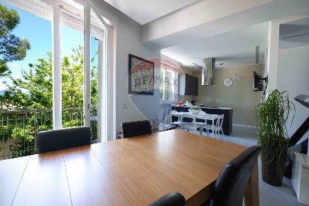 Foto Appartamento a Cupramontana Centro di 120 m² con 5 locali in vendita