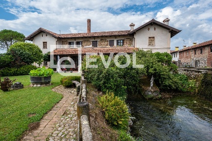 Foto Casa indipendente in via Mons Cattarossi, Reana del Rojale di 600 m²