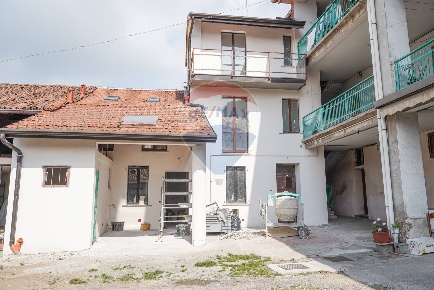 Foto Casa indipendente in via Cavour, Grezzago di 126 m² con 4 locali